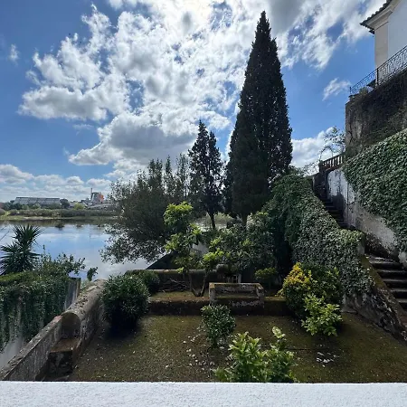 Casa Turquesa Pet-friendly, Riverfront Constância